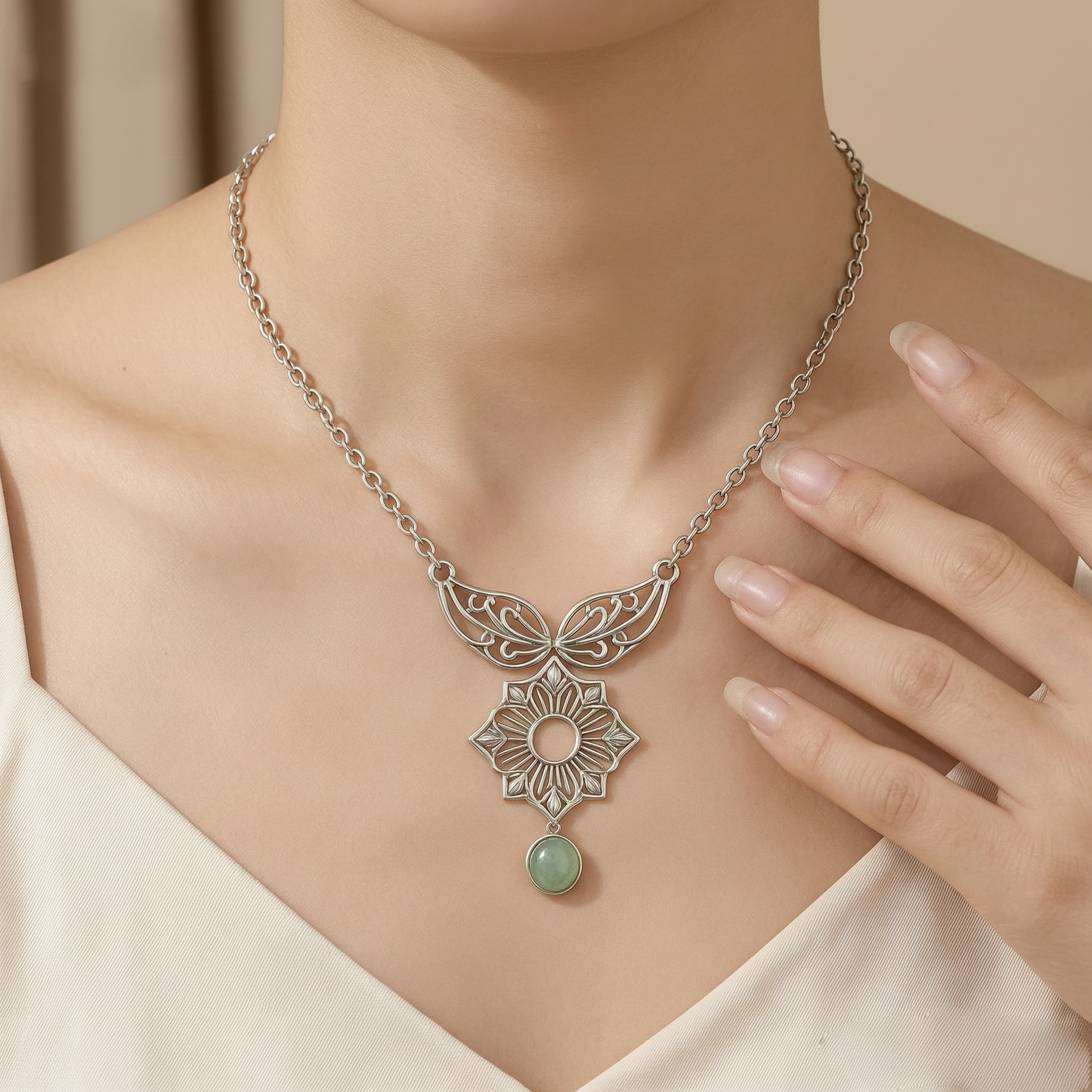 ✨ Vintage Floral Pendant Necklace