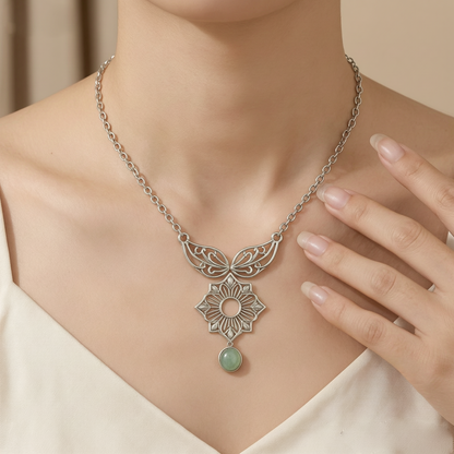 ✨ Vintage Floral Pendant Necklace