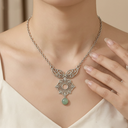 ✨ Vintage Floral Pendant Necklace